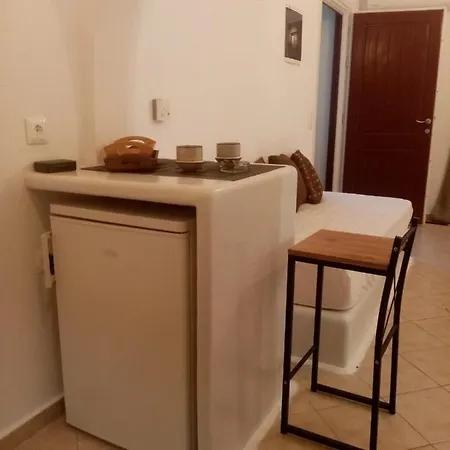 Little Yard & #6 * Naxos City