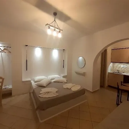 Little Yard & #6 Naxos City