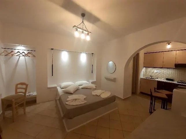 Little Yard & #6 Naxos City