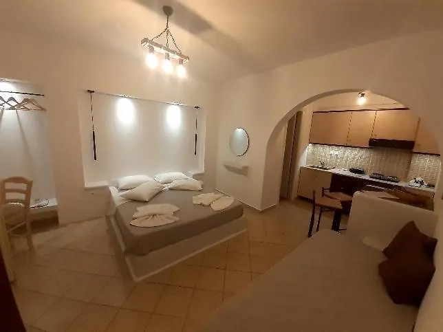 Little Yard & #6 Naxos City