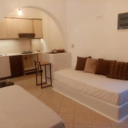 Little Yard & #6 Apartment Naxos City