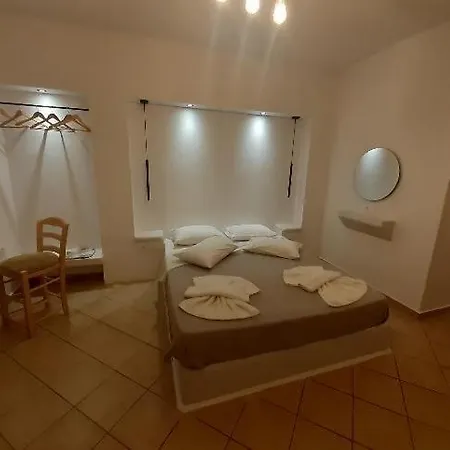 Apartment Little Yard & #6 Naxos City