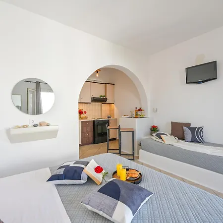 Apartment Little Yard & #6 Naxos City