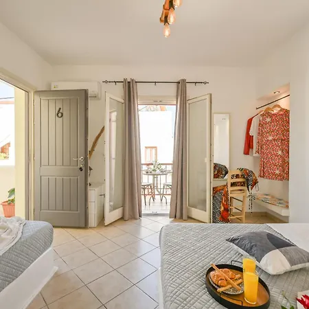 Little Yard & #6 * Naxos City