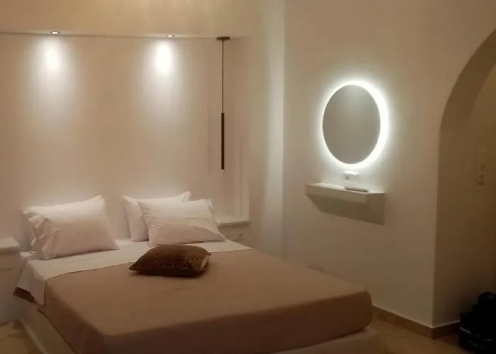 Little Yard & #6 Naxos City