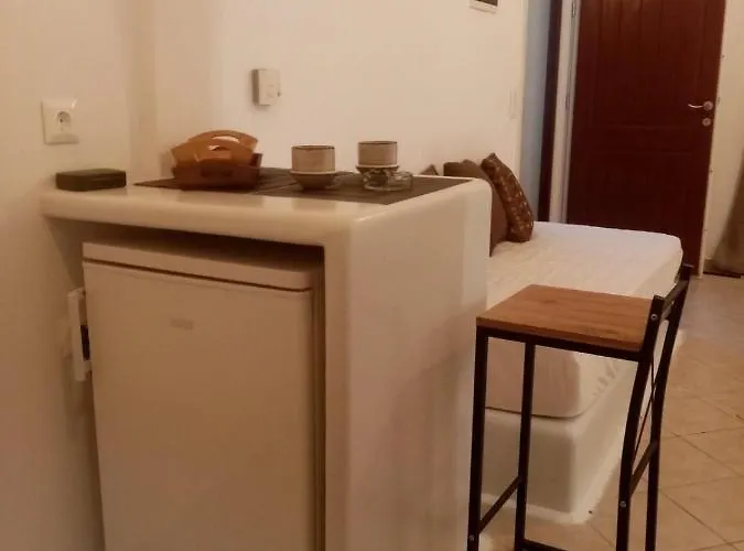 Little Yard & #6 * Naxos City